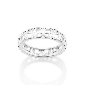 Anillo con mariposas caladas en plata de ley 925 maciza.