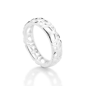 Anillo con mariposas caladas en plata de ley 925 maciza.